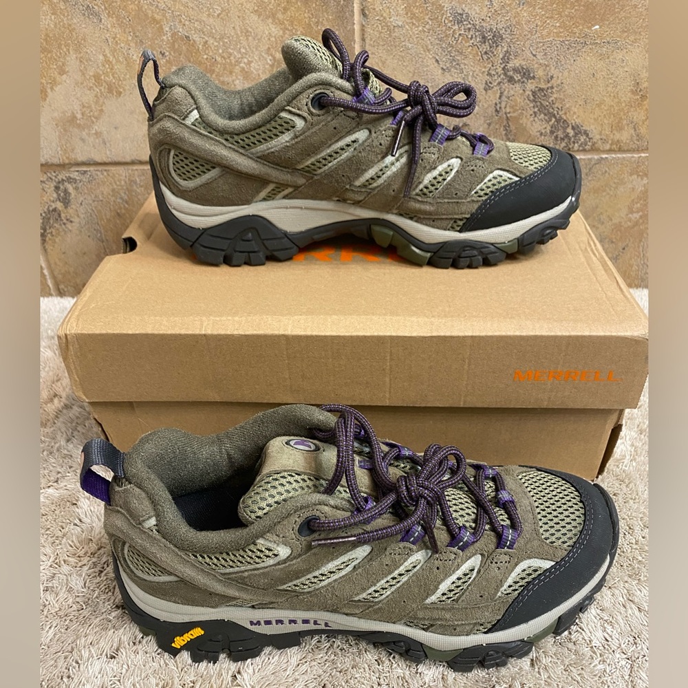 Merrell hiking shoes - Moab 2 vent - women’s size 8 - olive